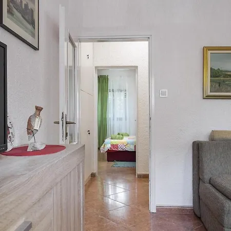 Apartment Karmelo Davorka