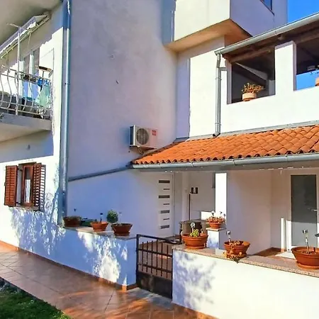 Apartment Karmelo Davorka